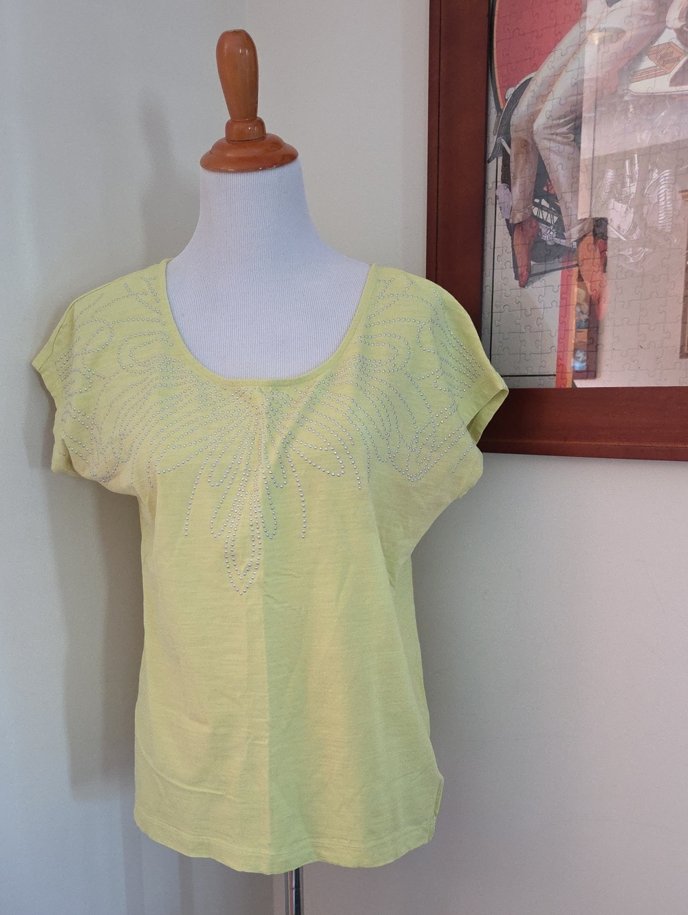 Women’s Light Yellow Scoop Neck Short Sleeve Top with Rhinestone Detail